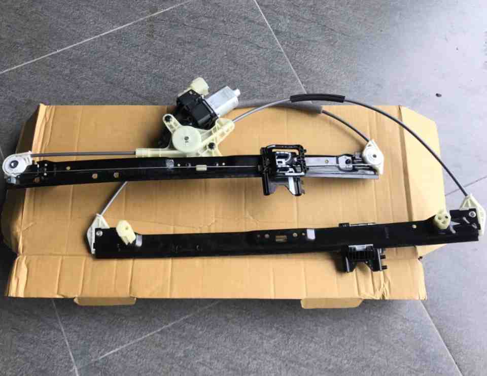 COMPA LÊN KÍNH RANGE ROVER.