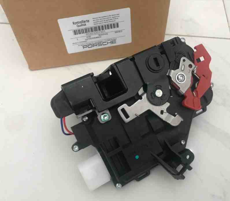 KHÓA NGẬM CỬA SAU TRÁI PORCHE CAYENNE